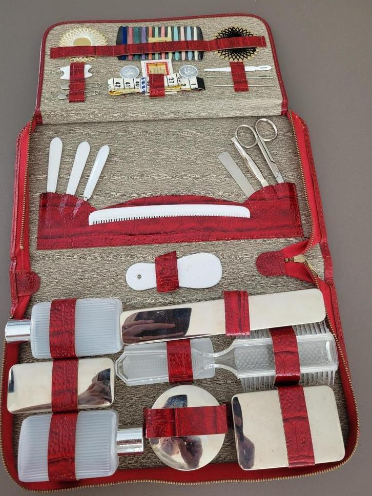 Vintage retro reis set 30-delig - ongebruikt/nieuwstaat, Handtassen en Accessoires, Uiterlijk | Lichaamsverzorging, Nieuw, Overige typen
