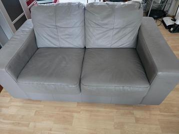 Tweezitsbank, Echt dik leer, grijze kleur beschikbaar voor biedingen