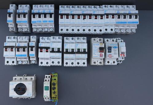 elektriciteit transfo en zekeringen, schakelaars, Doe-het-zelf en Bouw, Elektriciteit en Kabels, Ophalen of Verzenden