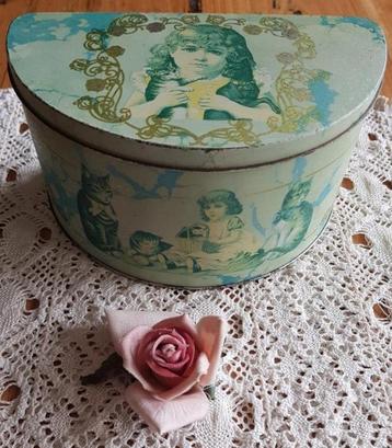 SALE Vintage half rond blik, meisje, hond & katten / poezen beschikbaar voor biedingen