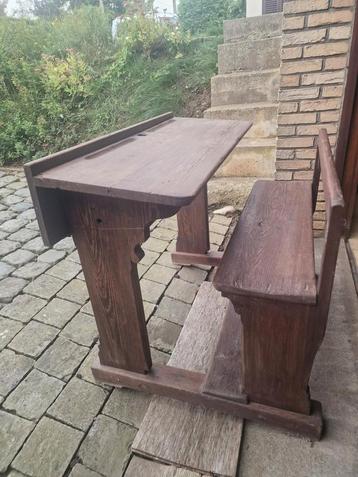 Ouderwets bank/bureau in massief hout beschikbaar voor biedingen