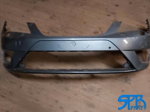 Voorbumper SEAT LEON FR III 5F0807221M VOOR BUMPER 4XPDC SRA, Auto-onderdelen, Carrosserie, Bumper, Seat, Voor, Gebruikt