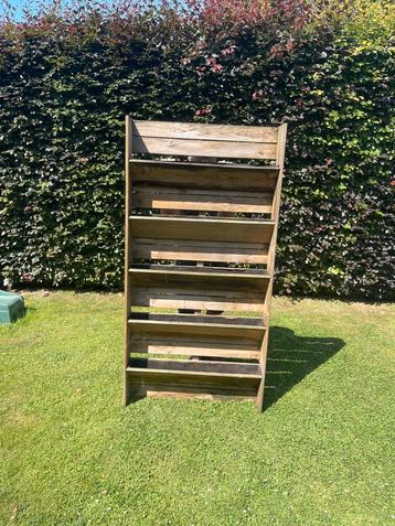 Houten plantenrek staand beschikbaar voor biedingen