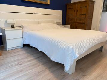 Auping bed met 2 nieuwe matrassen en verstelbare lattenbodem beschikbaar voor biedingen