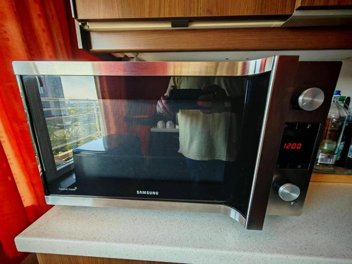 four micro-ondes samsung, Electroménager, Micro-ondes, Utilisé, À Poser, 45 à 60 cm, Gril, Air chaud, Four, Plaque tournante, Enlèvement