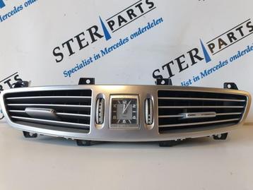 Grille aération tableau de bord d'un Mercedes CL