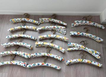 80 retro kinderkapstokken beschikbaar voor biedingen