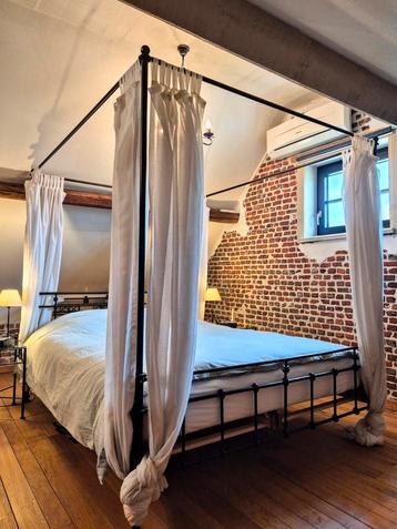 Metalen hemelbed met toebehoren., Enlèvement, Deux personnes, Landelijk-Vintage
