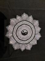 T-shirt Nepal noir avec mandala yin yang brodé, Porté, Enlèvement ou Envoi