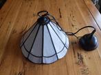 Tiffany hanglamp wit/roze, Huis en Inrichting, Lampen | Hanglampen, Ophalen of Verzenden, Gebruikt, Glas, 50 tot 75 cm