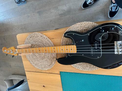 Matt Freeman Signature squier te koop, Muziek en Instrumenten, Snaarinstrumenten | Gitaren | Bas, Gebruikt, Elektrisch, Ophalen