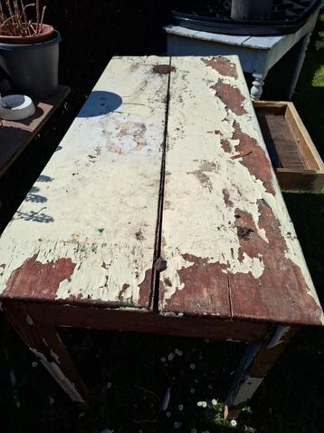 Ancienne table de cuisine, Enlèvement