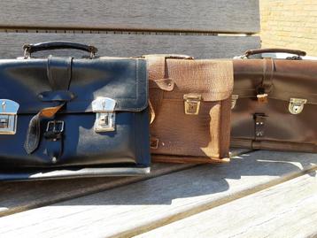 Jaren 80 Retro lederen boekentassen, Handtassen en Accessoires, Tassen | Schooltassen, Ophalen, Minder dan 30 cm, Aktetas of Boekentas