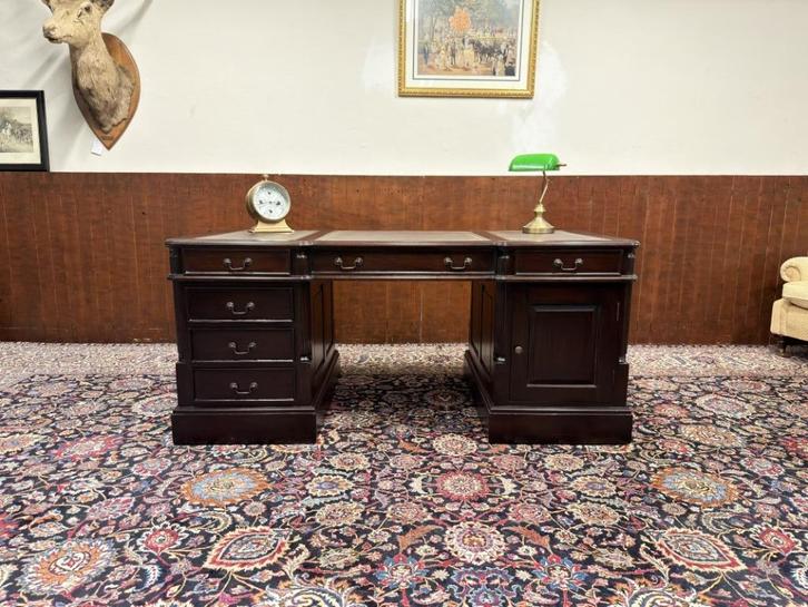 Klassiek Engels Chesterfield Bureau Partnerdesk, Antiek en Kunst, Antiek | Kantoor en Zakelijk, Ophalen of Verzenden