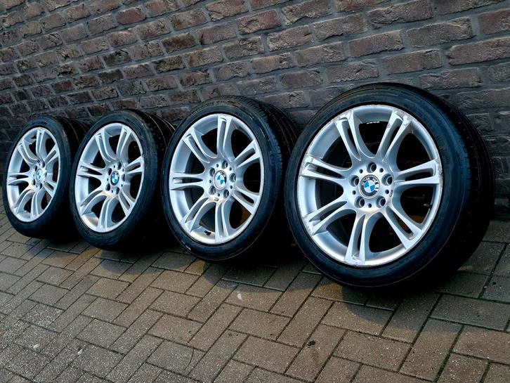 Jantes BMW ///M Original 18 pouces avec pneus, Autos : Pièces & Accessoires, Pneus & Jantes, Pneus et Jantes, Pneus été, 18 pouces