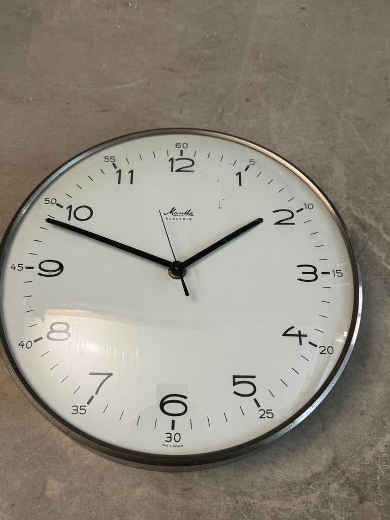 Horloge menthe electric, Ophalen of Verzenden, Gebruikt, Analoog, Wandklok