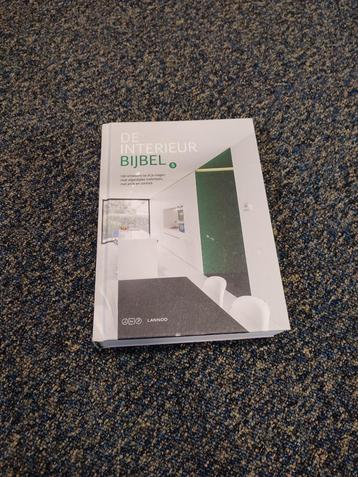 De interieurbijbel beschikbaar voor biedingen