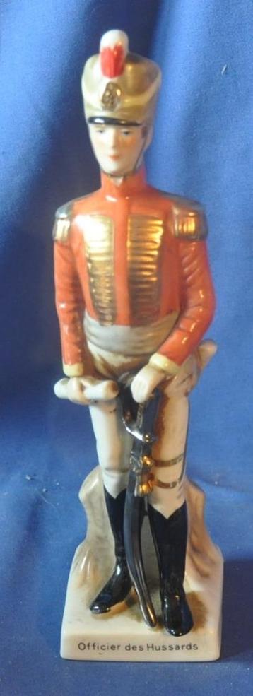 officier de hussards en porcelaine  beschikbaar voor biedingen