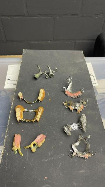 partij edele tandheelkundige materialen beschikbaar voor biedingen