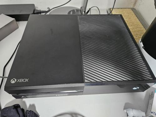 Xbox One - 1 controller - spelletjes op 4 cd's, Games en Spelcomputers, Spelcomputers | Xbox One, Gebruikt, Xbox One, 500 GB, Met 1 controller