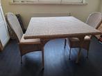 Tafel met 3 stoelen. (op foto 2 stoelen zichtbaar), Huis en Inrichting, Tafels | Eettafels, Ophalen, 50 tot 100 cm, Koloniaal