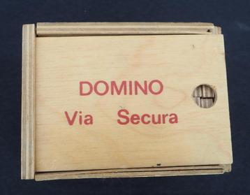 Domino: SECURA in hout