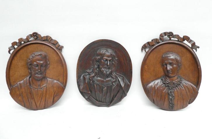 Drie neogotieke eiken bas-reliëfs "Christus en twee heiligen, Antiek en Kunst, Antiek | Religieuze voorwerpen, Ophalen