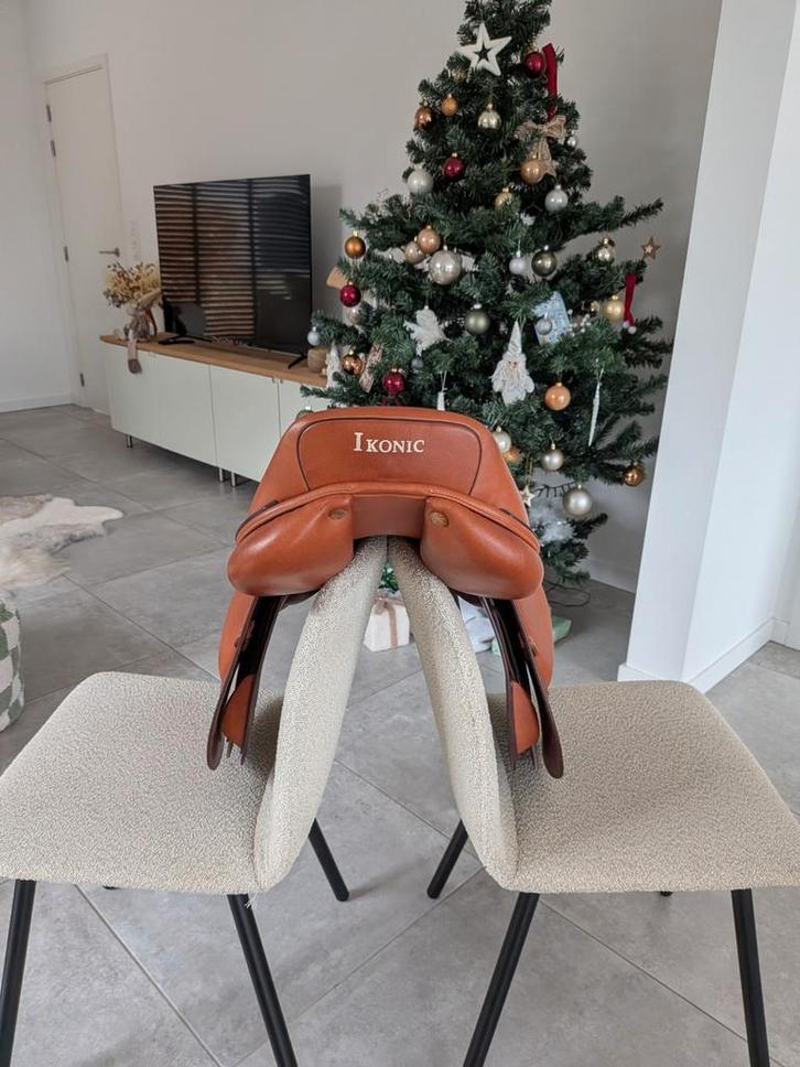 Ikonic 17 inch springzadel, Animaux & Accessoires, Chevaux & Poneys | Selles, Enlèvement