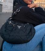 Prada handtas, Handtassen en Accessoires, Tassen | Damestassen, Ophalen of Verzenden, Zo goed als nieuw, Zwart, Schoudertasje