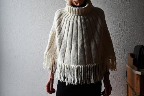 Prettig overgooiertje voor koele zomeravond, Kleding | Dames, Truien en Vesten, Zo goed als nieuw, Maat 38/40 (M), Beige, Ophalen of Verzenden