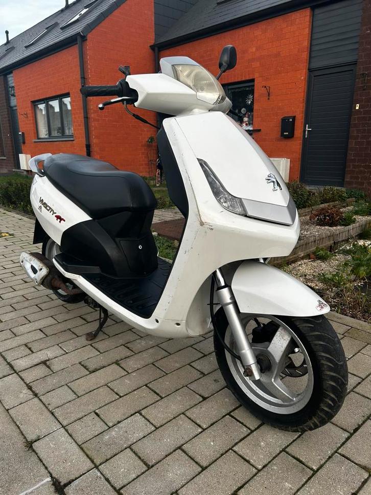 Scooter peugeot vivacity classe A, Fietsen en Brommers, Scooters | Peugeot, Zo goed als nieuw, Vivacity, Ophalen