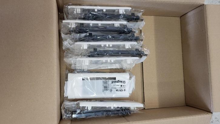 LEGRAND DLP kabelgoot, Doe-het-zelf en Bouw, Elektriciteit en Kabels, Nieuw, Stopcontact, Ophalen