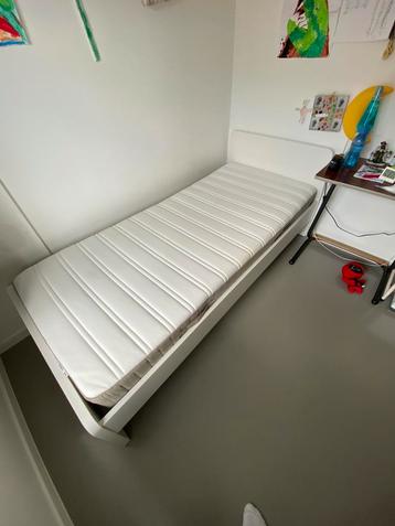 IKEA bed met lattenbodem en matras 