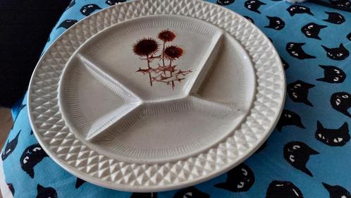 Des petites portions dans des assiettes à compartiments..., Antiek en Kunst, Antiek | Servies los, Ophalen of Verzenden