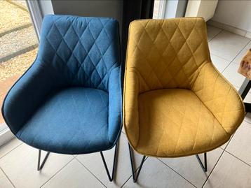 4 stoelen grijs blauw bruin bordeaux geel zie adv  beschikbaar voor biedingen