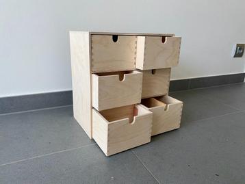 Houten kastje om te sorteren beschikbaar voor biedingen