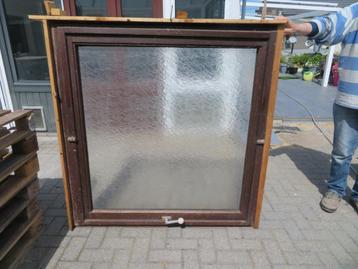 3 grote hardhouten (kiep) ramen. 2 met wit glas en 1 gewolkt beschikbaar voor biedingen