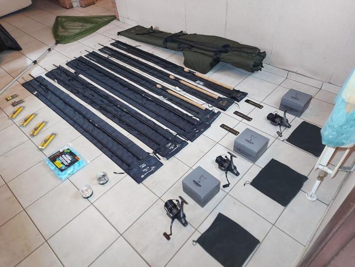 FOX COMPLEET  SET FOX EOS PRO +12 FT WARRIOR+ 12 FT BARBEL, Watersport en Boten, Hengelsport | Karpervissen, Zo goed als nieuw