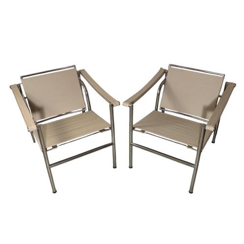 2x LC1 Outdoor (nieuwstaat) - Cassina - Le Corbusier, Huis en Inrichting, Fauteuils, Zo goed als nieuw, Kunststof, Metaal, Stof