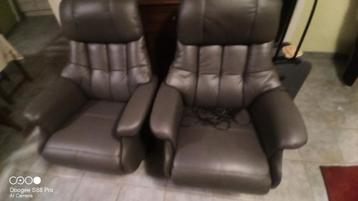 2 Electrische relaxen op houten draaivoet beschikbaar voor biedingen