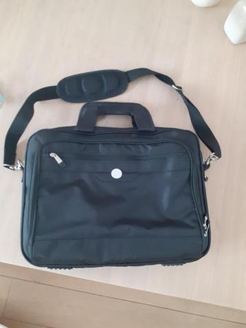 Dell laptoptas in super staat (met schouderriem) beschikbaar voor biedingen