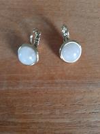 Oorbellen Dyrberg Kern, Handtassen en Accessoires, Oorbellen, Overige materialen, Hangers, Beige, Ophalen of Verzenden