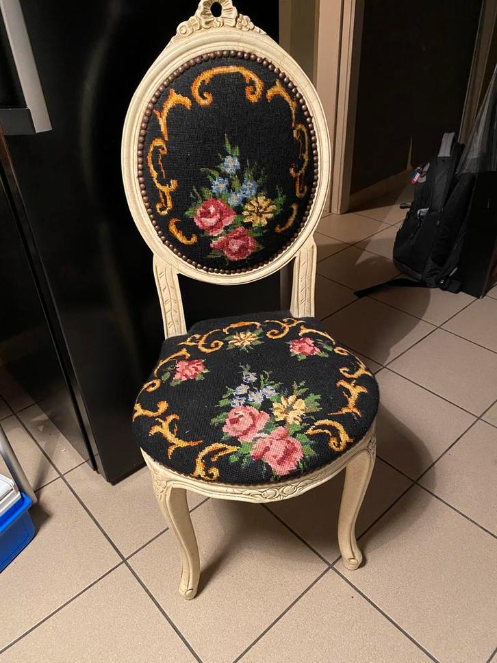 Stijlvolle vintage stoel met handgemaakt bloemenborduursel, Antiek en Kunst, Antiek | Meubels | Stoelen en Sofa's, Ophalen