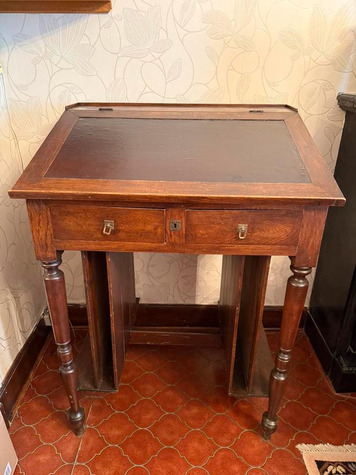 Meuble vintage – bureau ou table d’appoint avec rangements, Antiek en Kunst, Antiek | Meubels | Tafels, Ophalen