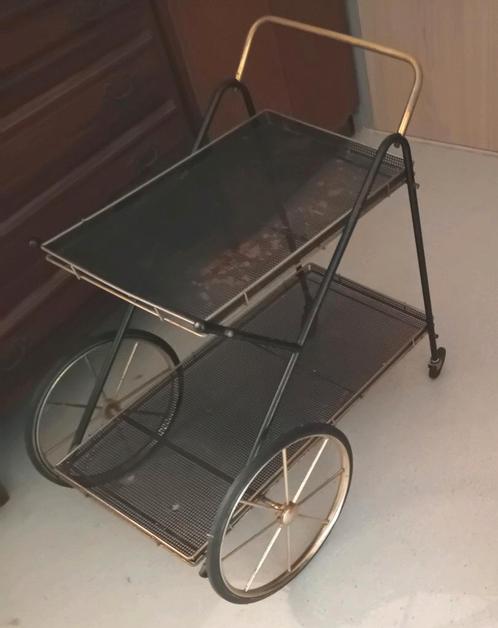 Disponible 1950s desserte Chariot grande roues laiton or, Antiquités & Art, Antiquités | Meubles | Tables, Enlèvement