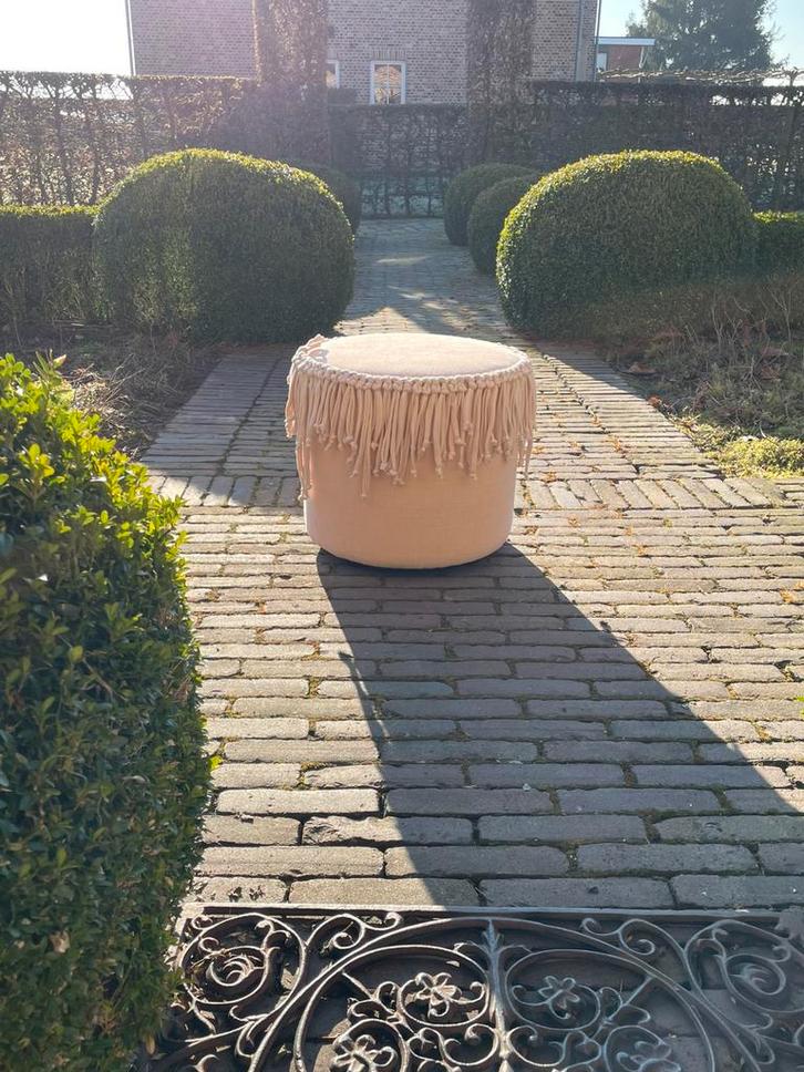 Upcycled poefje, Huis en Inrichting, Zetels | Voetbanken en poefs, Zo goed als nieuw, Kunststof, Ophalen