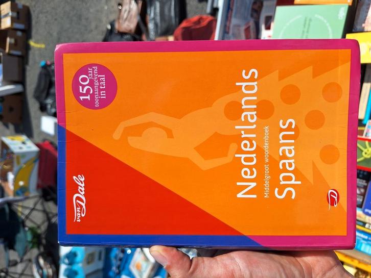 Middelgroot woordenboek Nederlands - Spaans Van Dale, Boeken, Woordenboeken, Zo goed als nieuw, Nederlands, Ophalen of Verzenden