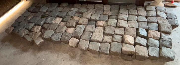 242 keien ( staan niet allemaal op de foto ), Doe-het-zelf en Bouw, Metselstenen, Zo goed als nieuw, Overige typen, Ophalen