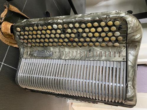 Vintage accordeon Stradella  luccihini, Muziek en Instrumenten, Accordeons, Gebruikt, Knopaccordeon, Met riemen, Ophalen