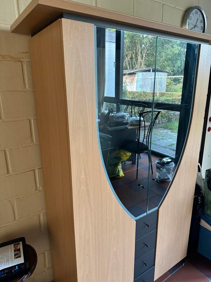 Vitrinekast ideaal voor glazen en servies, Huis en Inrichting, Kasten | Vitrinekasten, Zo goed als nieuw, Ophalen